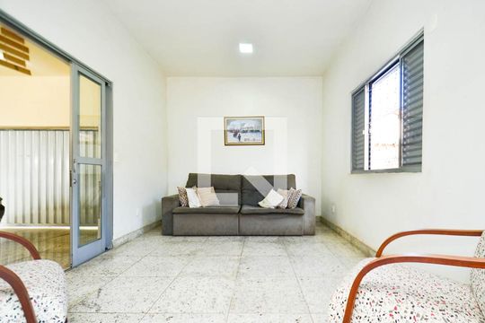 Casa à venda com 5 quartos, 382m² em Santa Tereza, Belo Horizonte
