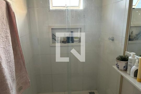 Banheiro de casa de condomínio à venda com 2 quartos, 69m² em Fazenda Santa Cândida, Campinas