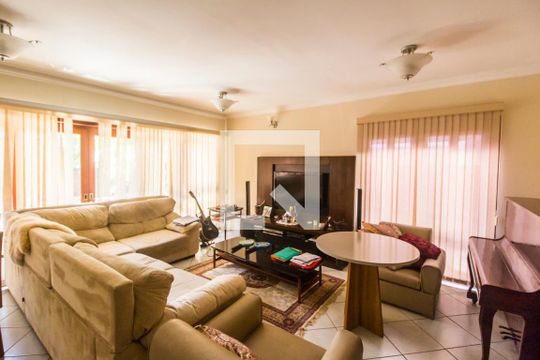 Casa de Condomínio para alugar com 3 quartos, 310m² em Morada das Flores (aldeia da Serra), Barueri