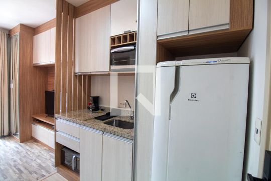 Cozinha de kitnet/studio à venda com 1 quarto, 22m² em Jardim das Acacias, São Paulo