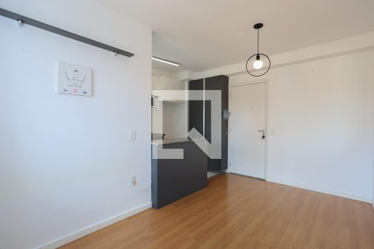 Sala de apartamento à venda com 2 quartos, 43m² em Santa Teresinha, São Paulo