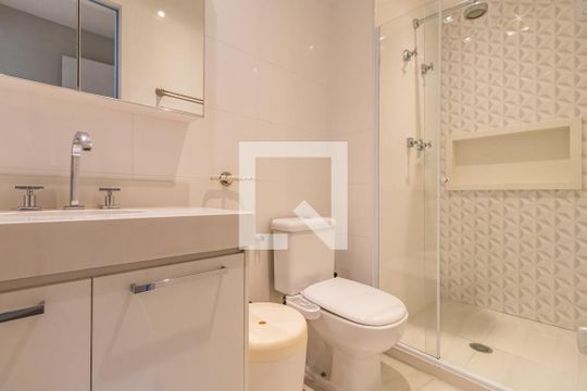 Banheiro 2 de apartamento à venda com 2 quartos, 96m² em Alphaville Empresarial, Barueri