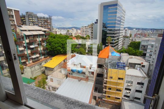 Sala - Vista de apartamento à venda com 3 quartos, 107m² em Independência, Porto Alegre