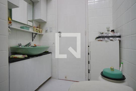 Banheiro Corredor de apartamento à venda com 3 quartos, 107m² em Independência, Porto Alegre