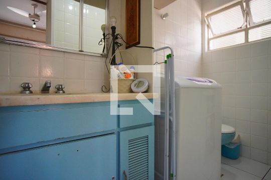 Banheiro da Suíte de apartamento à venda com 3 quartos, 107m² em Independência, Porto Alegre