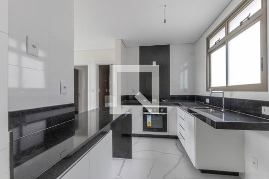 Cozinha de apartamento à venda com 2 quartos, 66m² em Santo Agostinho, Belo Horizonte