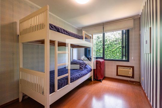 Quarto 3 de casa para alugar com 3 quartos, 100m² em Pinheiros, São Paulo