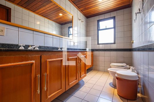 Suíte 1 - Banheiro de apartamento à venda com 4 quartos, 192m² em Vila Madalena, São Paulo
