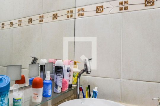 Banheiro de casa à venda com 5 quartos, 200m² em Vila Guarará, Santo André