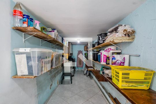 Edícula de casa à venda com 5 quartos, 200m² em Vila Guarará, Santo André