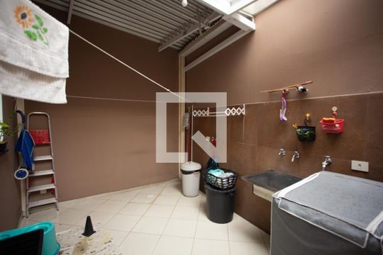 ÁREA DE SERVIÇO de casa à venda com 3 quartos, 150m² em Vila Mariza Mazzei, São Paulo