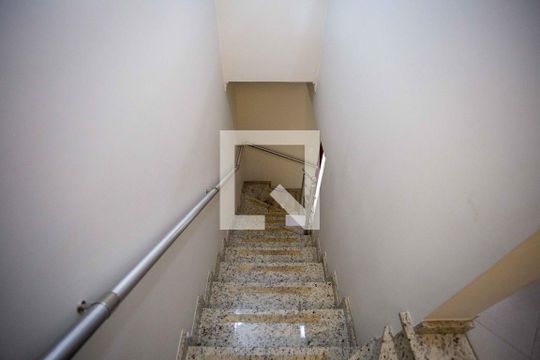 Escada de casa à venda com 4 quartos, 237m² em Jardim Colonial, São Bernardo do Campo