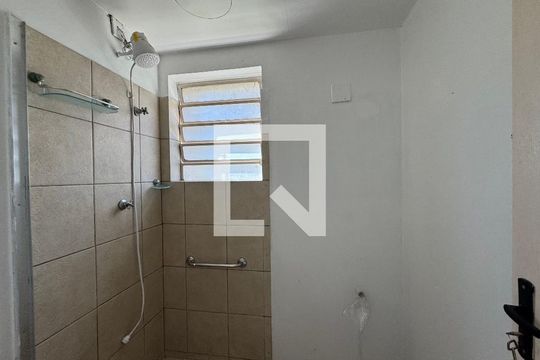 Banheiro de apartamento para alugar com 2 quartos, 42m² em Rio dos Sinos, São Leopoldo