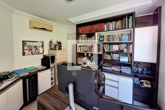 Escritório de casa à venda com 5 quartos, 418m² em Camboinhas, Niterói