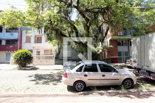 Vista Rua de kitnet/studio à venda com 7 quartos, 156m² em São Geraldo, Porto Alegre