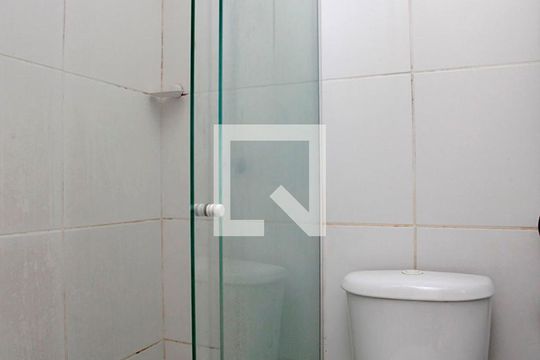 Banheiro de kitnet/studio à venda com 7 quartos, 156m² em São Geraldo, Porto Alegre