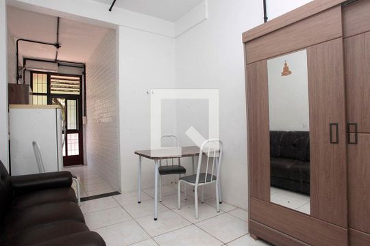 Studio - Sala / Quarto de kitnet/studio à venda com 7 quartos, 156m² em São Geraldo, Porto Alegre