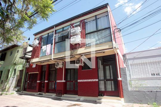 Fachada de kitnet/studio à venda com 7 quartos, 156m² em São Geraldo, Porto Alegre