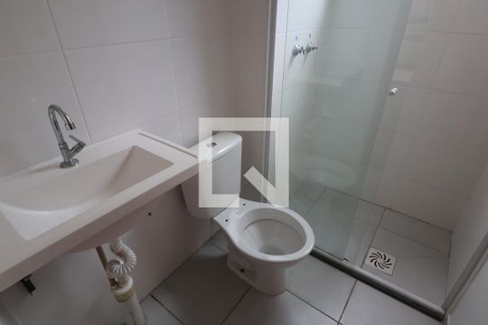 Banheiro  de apartamento à venda com 2 quartos, 45m² em Estância Velha, Canoas