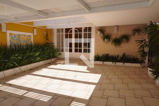 Fachada de casa à venda com 3 quartos, 203m² em Pinheiros, São Paulo