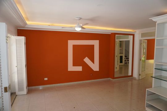 Sala de casa à venda com 3 quartos, 203m² em Pinheiros, São Paulo