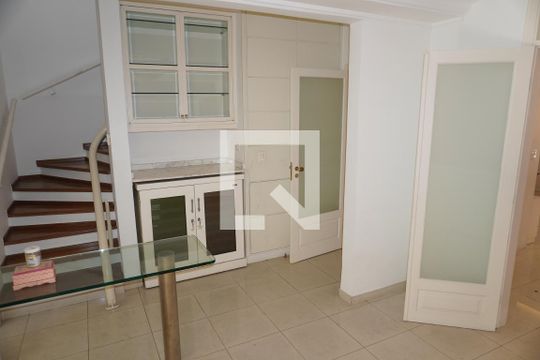 Sala de casa à venda com 3 quartos, 203m² em Pinheiros, São Paulo