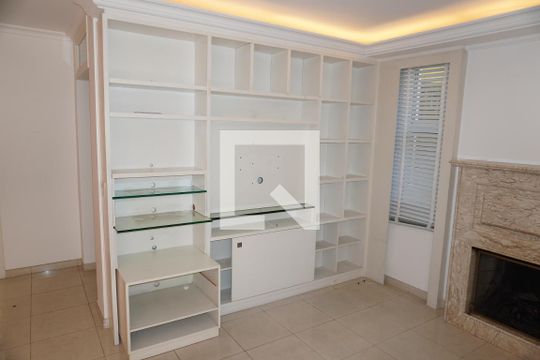 Sala de casa à venda com 3 quartos, 203m² em Pinheiros, São Paulo