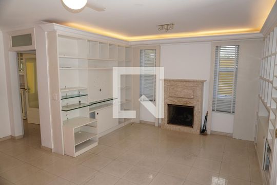 Sala de casa à venda com 3 quartos, 203m² em Pinheiros, São Paulo