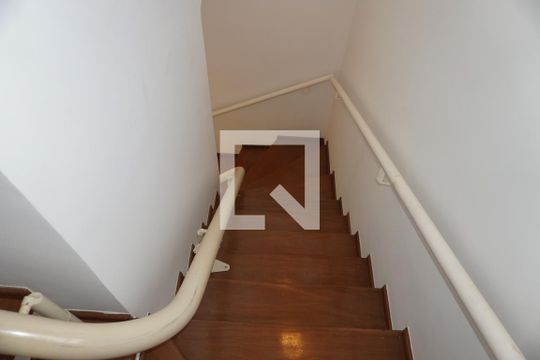 Escada de casa à venda com 3 quartos, 203m² em Pinheiros, São Paulo