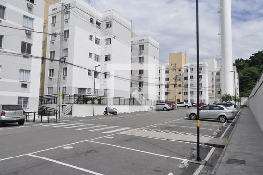 Fachada do bloco de apartamento para alugar com 2 quartos, 44m² em Sampaio, Rio de Janeiro