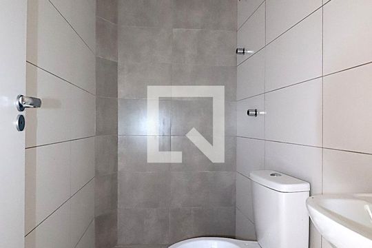 Banheiro de apartamento para alugar com 1 quarto, 33m² em Jardim Algarve, Viamão