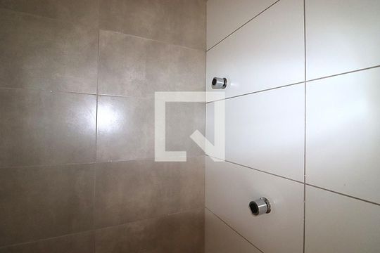 Banheiro de apartamento para alugar com 1 quarto, 33m² em Jardim Algarve, Viamão