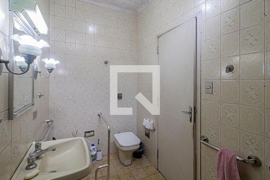 Banheiro Social de casa à venda com 4 quartos, 212m² em Jardim da Saúde, São Paulo