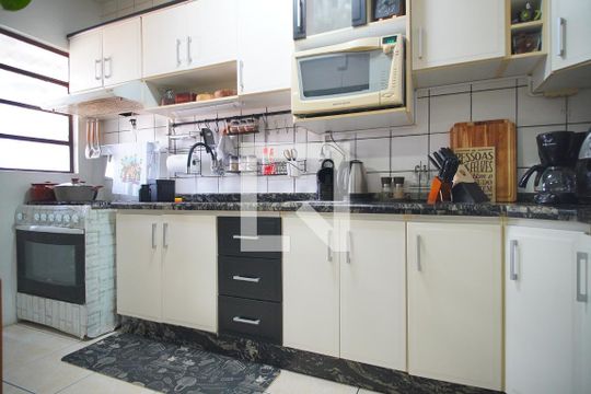Cozinha de apartamento à venda com 2 quartos, 69m² em Sarandi, Porto Alegre
