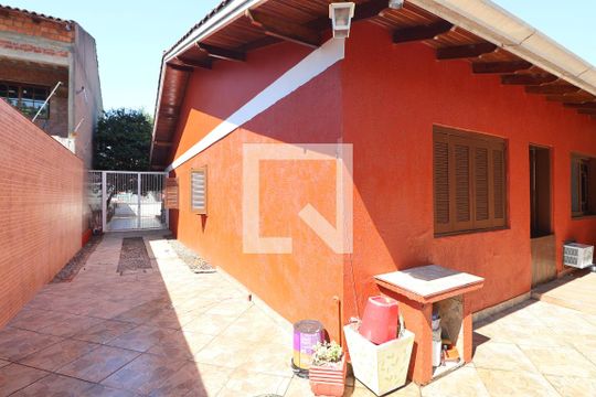 Área externa de casa à venda com 4 quartos, 340m² em Harmonia, Canoas