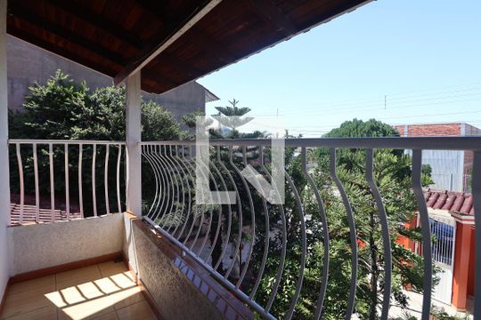 Sacada de casa à venda com 4 quartos, 340m² em Harmonia, Canoas