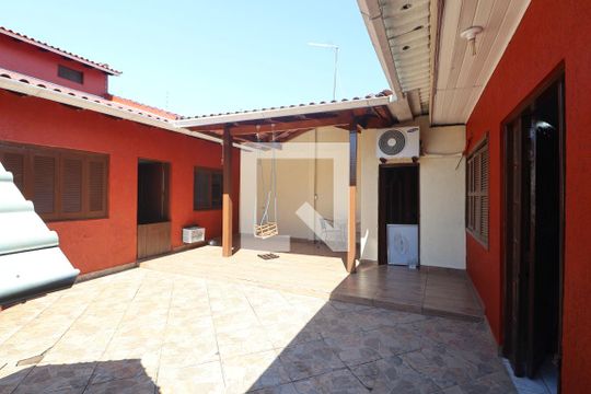 Área externa de casa à venda com 4 quartos, 340m² em Harmonia, Canoas