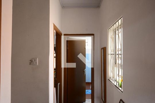 Corredor de casa à venda com 3 quartos, 102m² em Vila Dom Pedro I, São Paulo