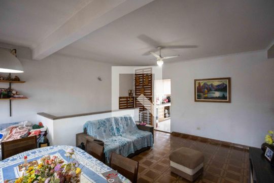 Sala de casa à venda com 4 quartos, 300m² em Piraporinha, Diadema
