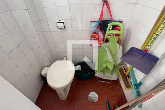 Banheiro de serviço de apartamento à venda com 3 quartos, 65m² em Jardim das Bandeiras, São Paulo