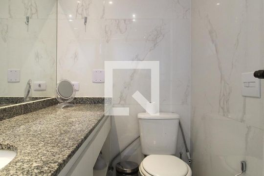 Banheiro da Suíte de apartamento para alugar com 1 quarto, 70m² em Vila Nova Conceição, São Paulo