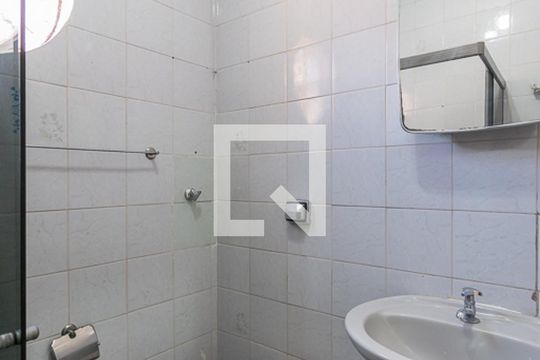 Banheiro de apartamento para alugar com 1 quarto, 60m² em Vista Alegre, Rio de Janeiro