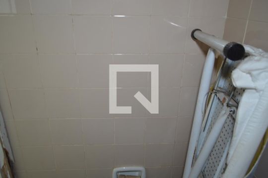 Banheiro de serviço de apartamento à venda com 3 quartos, 131m² em Vila Mariana, São Paulo