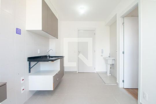 Cozinha de apartamento para alugar com 1 quarto, 27m² em Campo Belo, São Paulo