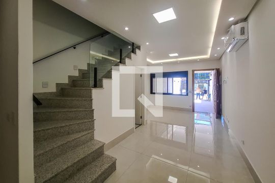 Escada de casa para alugar com 4 quartos, 160m² em Chácara Klabin, São Paulo