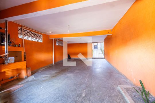 Garagem de casa para alugar com 3 quartos, 182m² em Veloso, Osasco