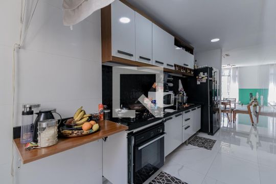 Cozinha de apartamento à venda com 3 quartos, 90m² em Copacabana, Rio de Janeiro