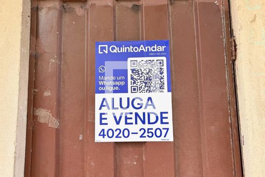 Plaquinha instalada de casa à venda com 3 quartos, 305m² em Industrial, Contagem
