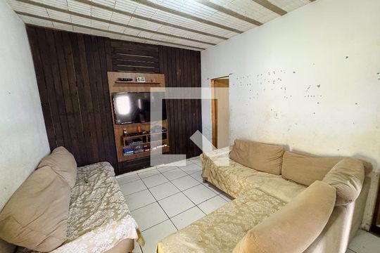 Sala de casa à venda com 3 quartos, 305m² em Industrial, Contagem