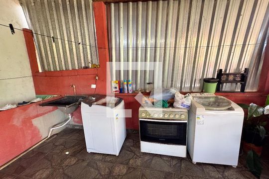 Área de Serviço de casa à venda com 3 quartos, 305m² em Industrial, Contagem